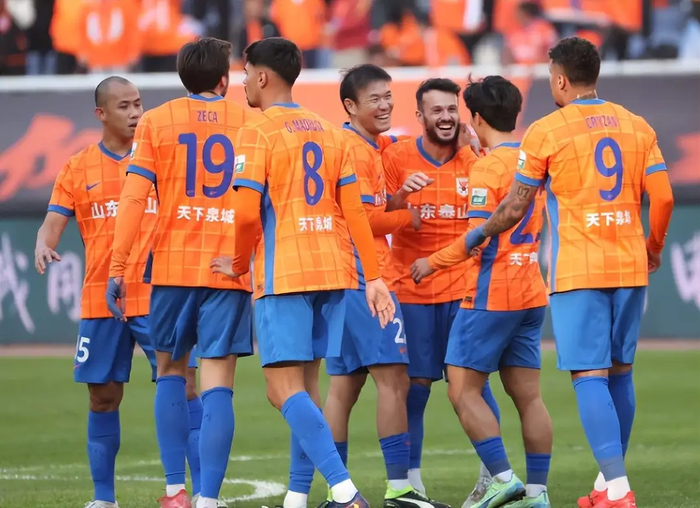 江南体育官网-泰山队跟队记者：杨希基本没戏，胸前广告要价太高，股改没进展，足校|山东泰山|陈永|俱乐部|球队|报价_新浪体育_新浪新闻