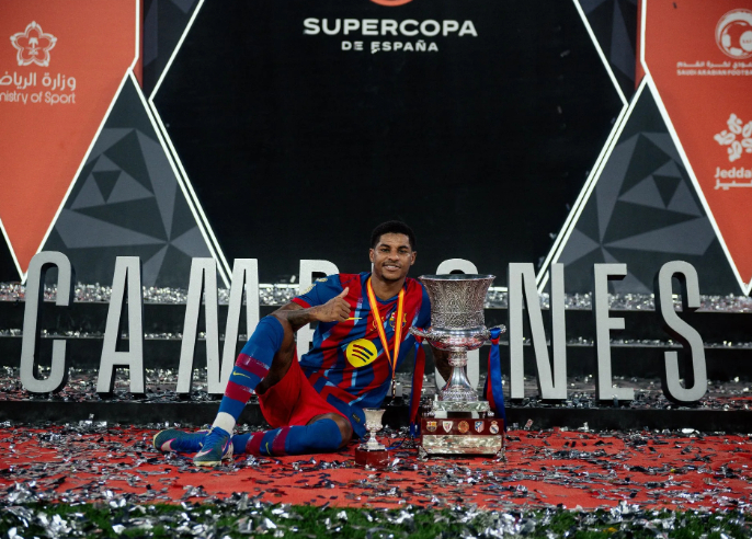 江南体育app-1亿欧到3000万欧！昔日曼联太子陨落，降薪留巴萨，也不回曼联|巴塞罗那|马库斯·拉什福德|拉什福德|贝克汉姆|球员_新浪体育_新浪新闻