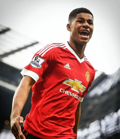 江南体育app-1亿欧到3000万欧！昔日曼联太子陨落，降薪留巴萨，也不回曼联|巴塞罗那|马库斯·拉什福德|拉什福德|贝克汉姆|球员_新浪体育_新浪新闻