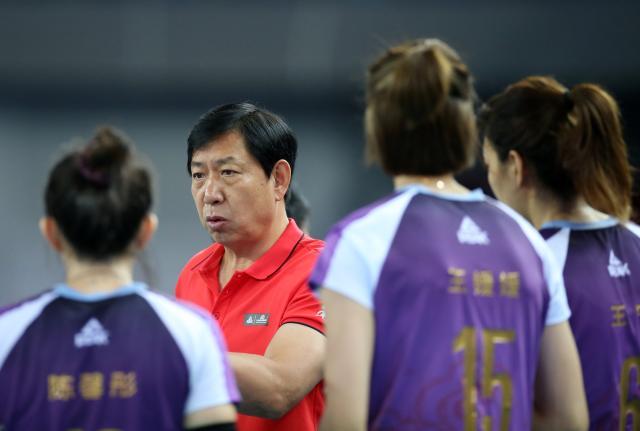 1630551609297089391.jpg 江南体育官网-谁将接替郎平执掌中国女排?两人概率高却仍存软肋