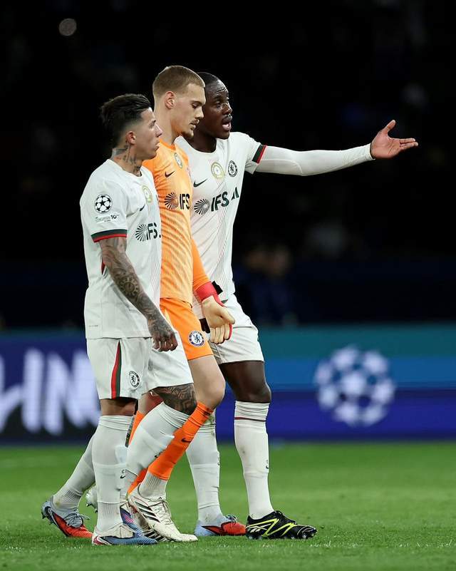 江南体育官网-一场欧冠5-2大胜！大巴黎击败切尔西，登贝莱1V2破门，K77双响炮