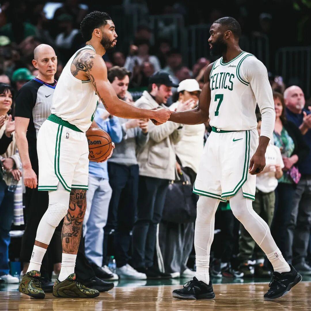 江南体育官网-最强一年！赛季末越打越好，布朗最佳一阵稳了？